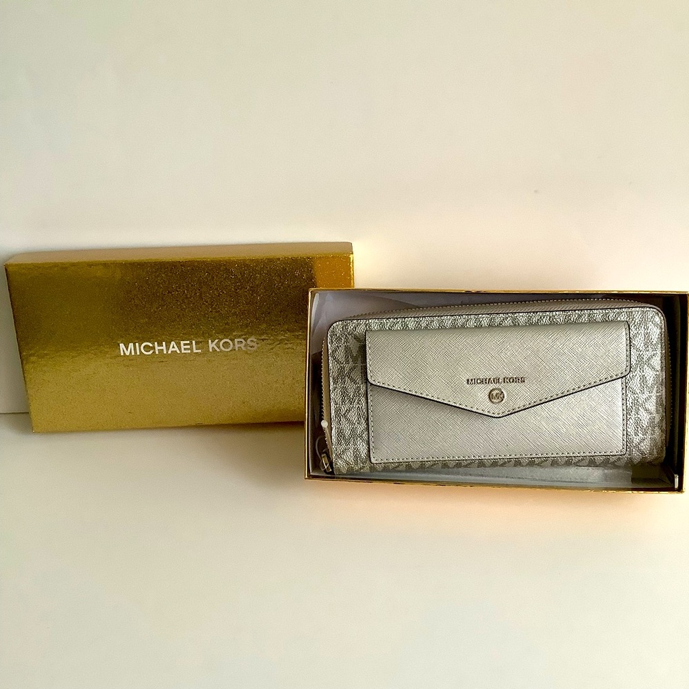 Micheal Kors jet wristlet wallet NWT‎